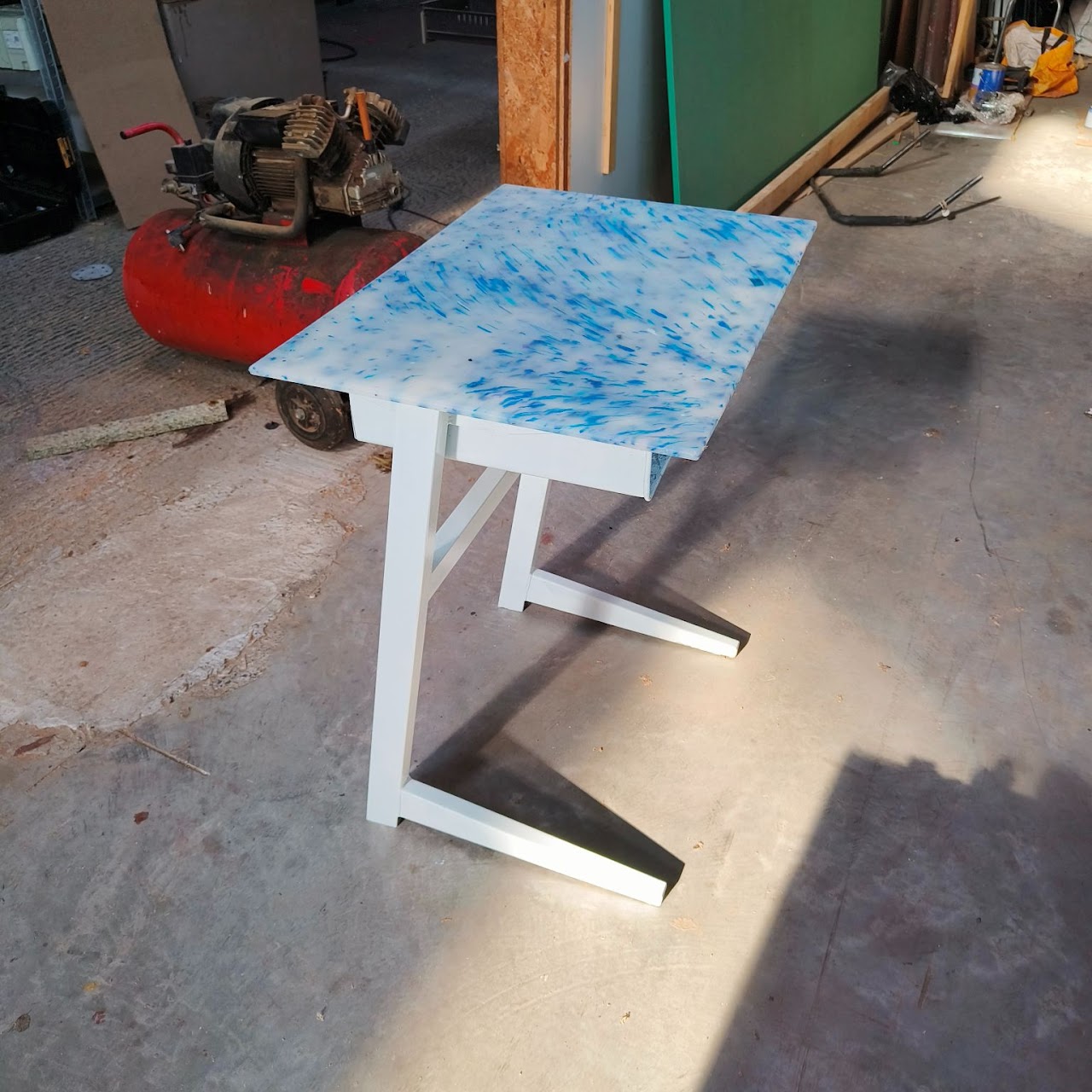 Banc photo d'un banc fait à partir de planche de plastique recyclé