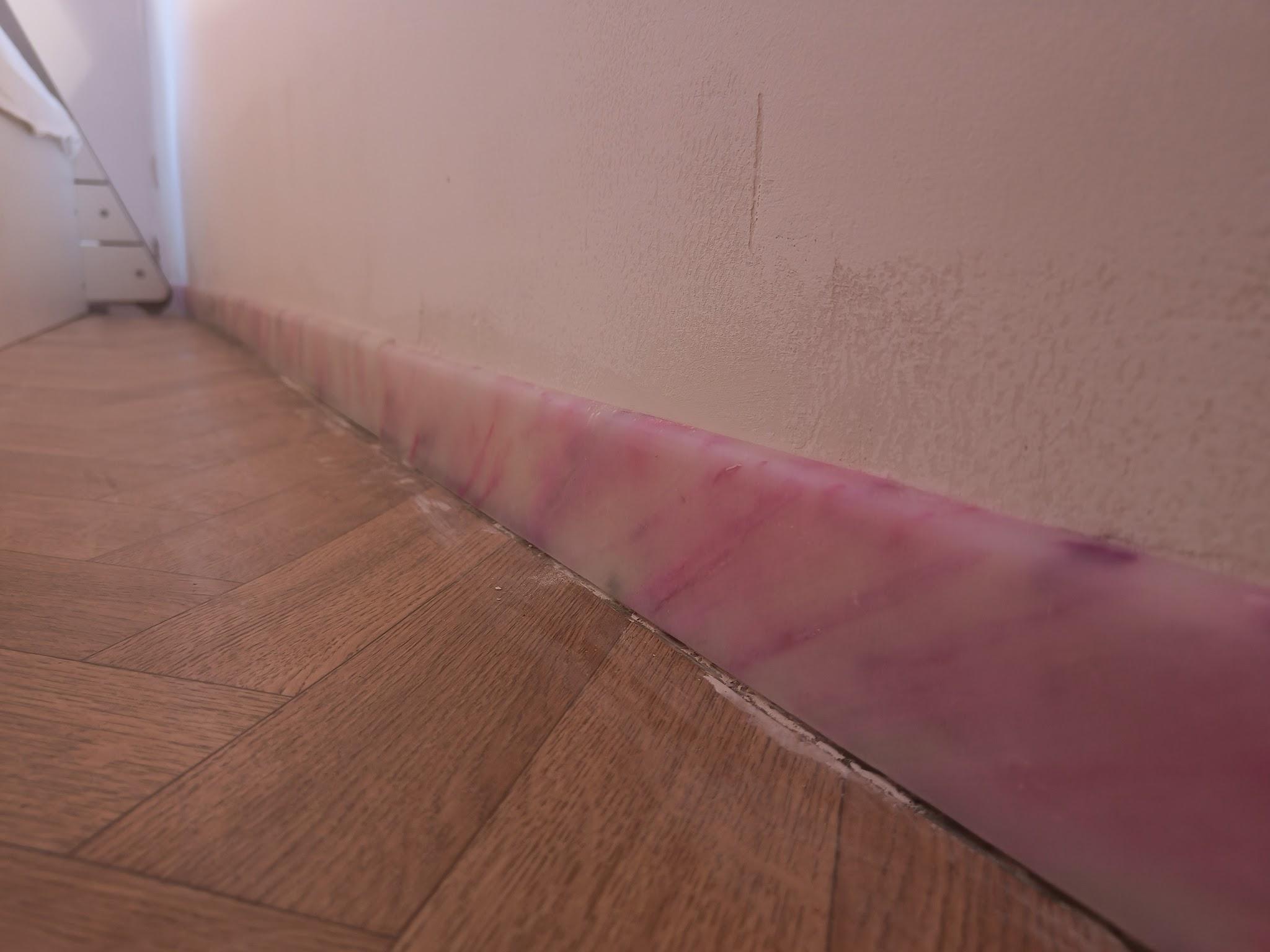 photo de plinthe en plastique rose